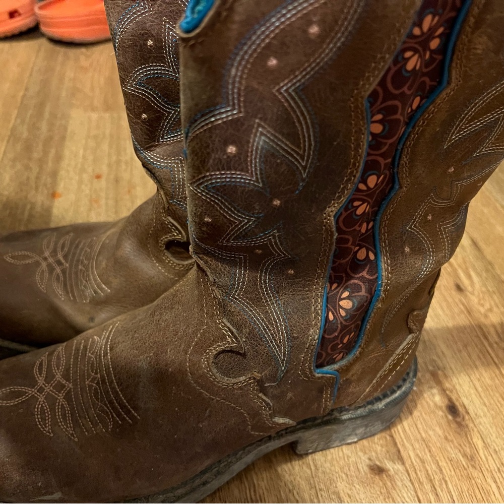 Cowgirl boots size 10 only worn once
